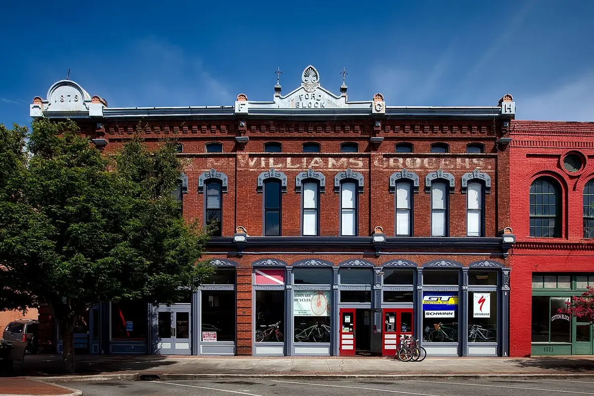 Downtown Hoover, Alabama street scene