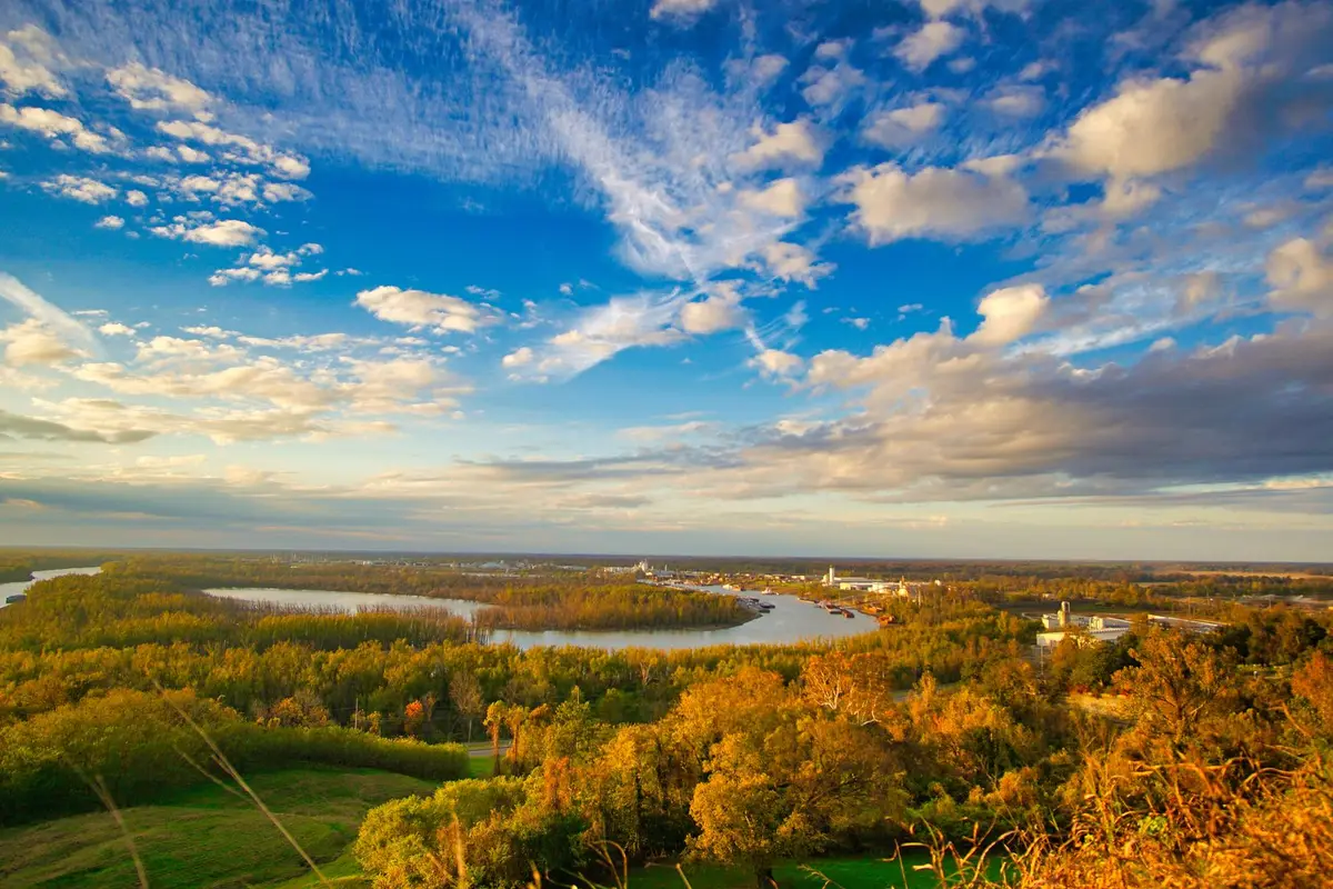 A wide Mississippi landscape
