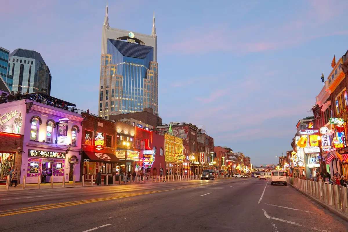 Downtown Nashville, Tennessee street scene