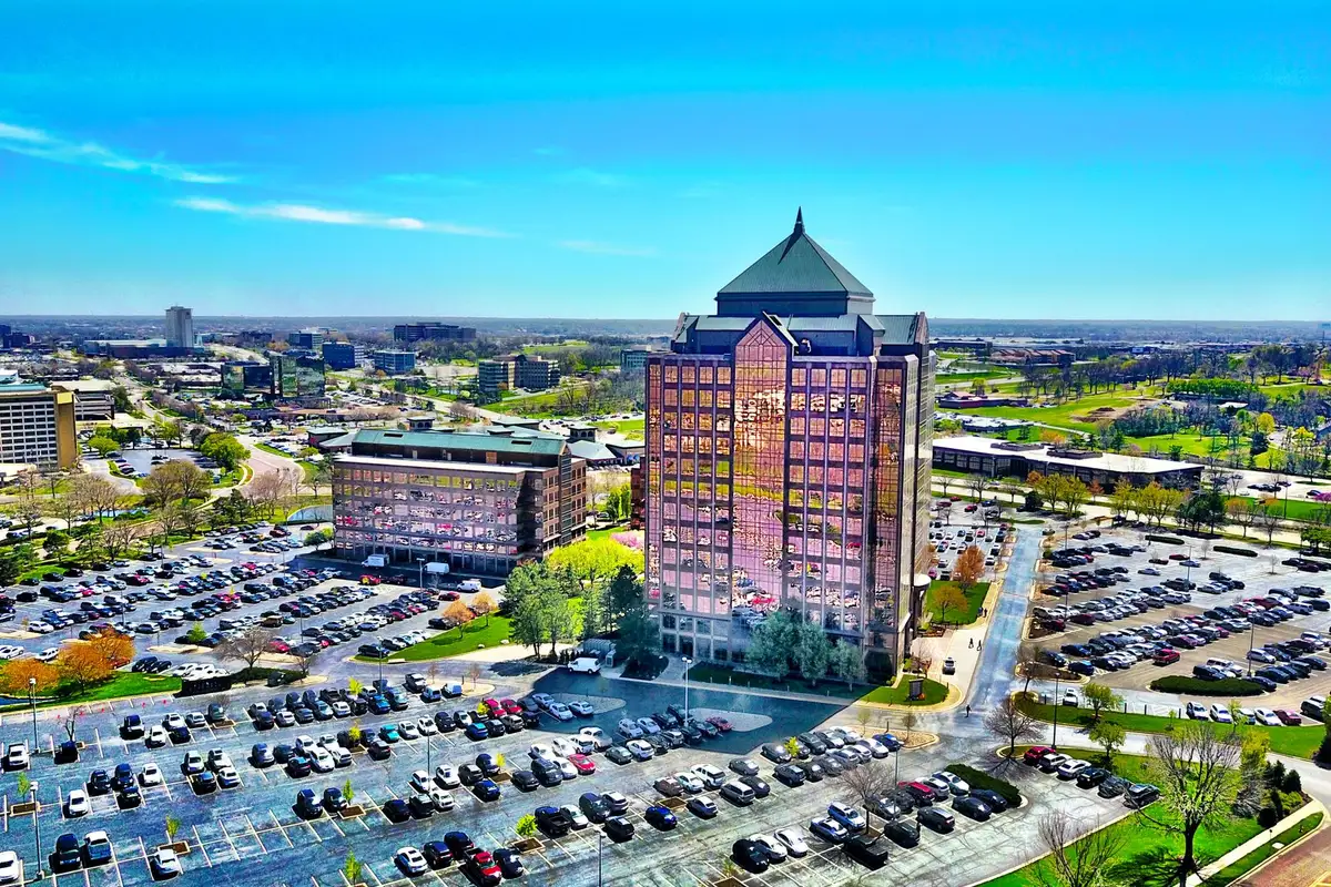 Downtown Overland Park, Kansas street scene